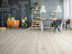 Pavimento Laminato Chantilly Oak Large Effetto Rovere Bianco AC5